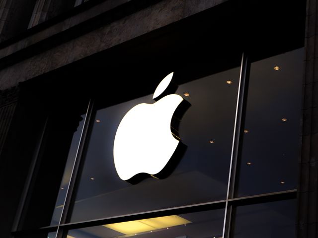 Apple отне сертификатите на Facebook и Google